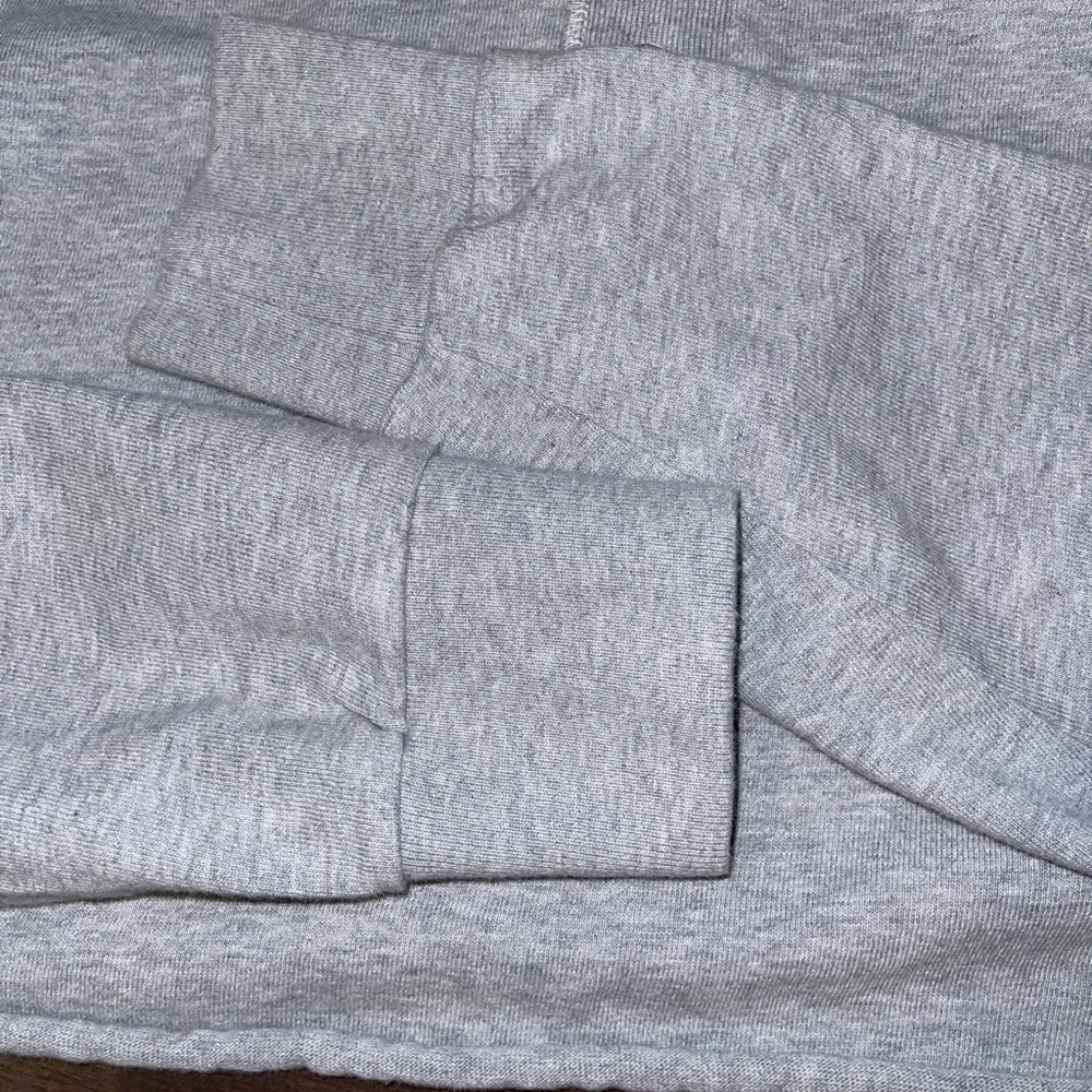 Brandy Melville long sleeve light grey top - Picture 3 of 5